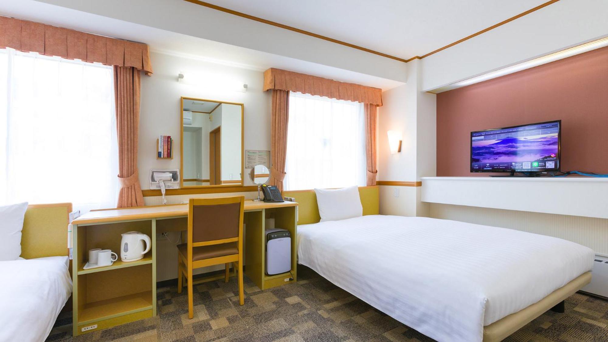 Toyoko Inn Fujisan Numazu Eki Kita Guchi No 2 Rum bild